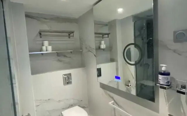 Modern Apartment - 3br- 6P - Palm Beah