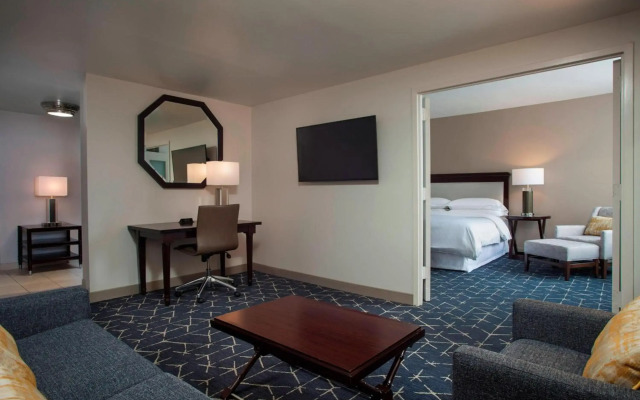 Sheraton Norfolk Waterside Hotel