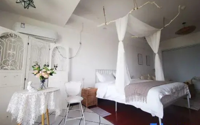 Quzhu City Homestay (Shiyan Wanda Plaza Branch)