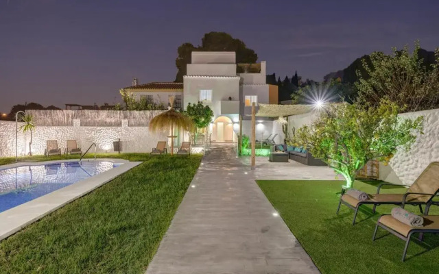 Villa Mamba By Seric,15' walking to the beach