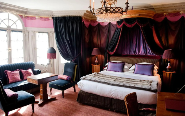 L'Hotel