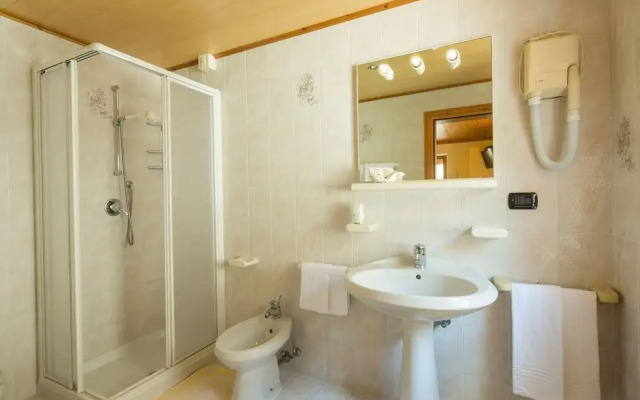 Hotel Garnì Ai Serrai