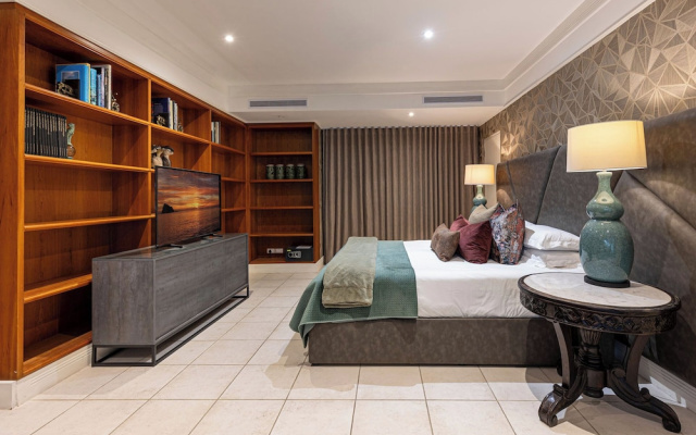 YOLO Spaces - Clifton White House Villa