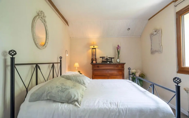 Majestic Holiday Home in Laroque With hot tub