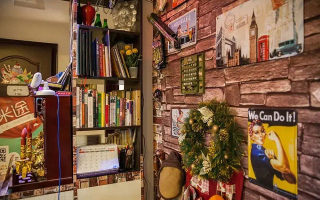 Urban job papas capsule hostel