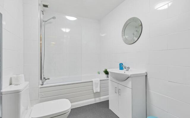 Seabright Townhouse | By My Getaways | Parking for one car