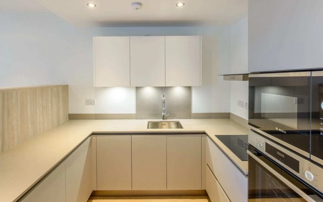 Luxury Modern Apartment With Exceptional Views! Hosted by Sweetstay