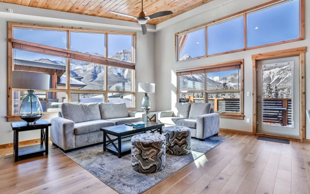 White Spruce Lodge by Spring Creek Vacations