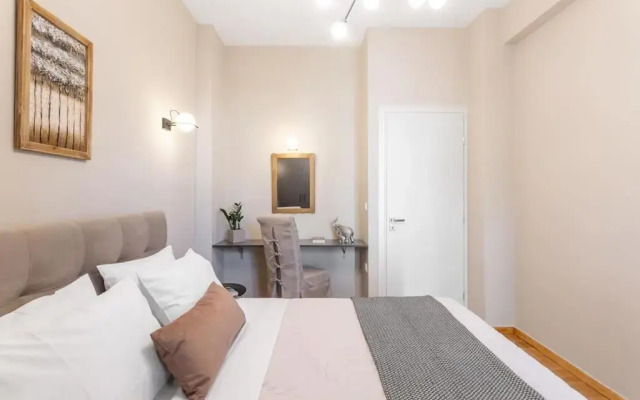 Deluxe 3-BDRM Urban-industrial Apt at Acropolis