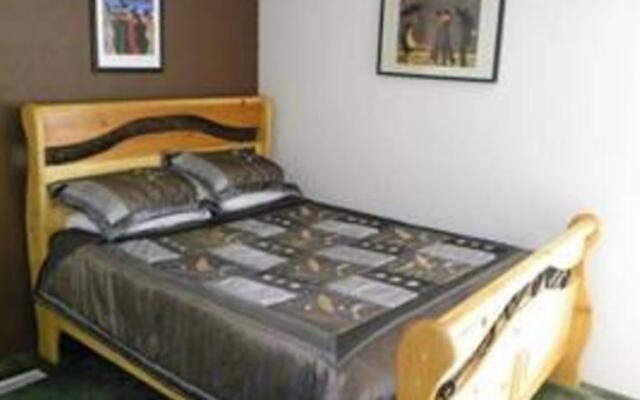 RedAwning Mountain Escape