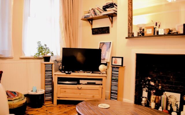 1 Bedroom Apartment With Garden in Dalston