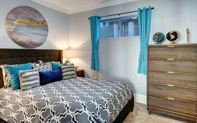 Queen Anne Bungalow - Two Bedroom Home