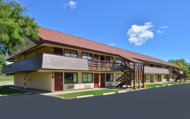 Red Roof Inn Milwaukee Airport