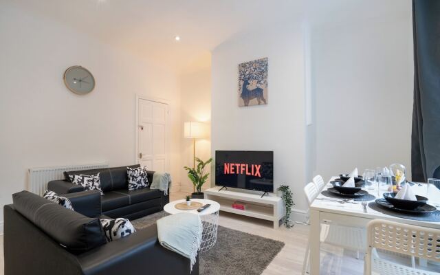 Isimi Burnley 3 Bedroom Modern House, Free Parking