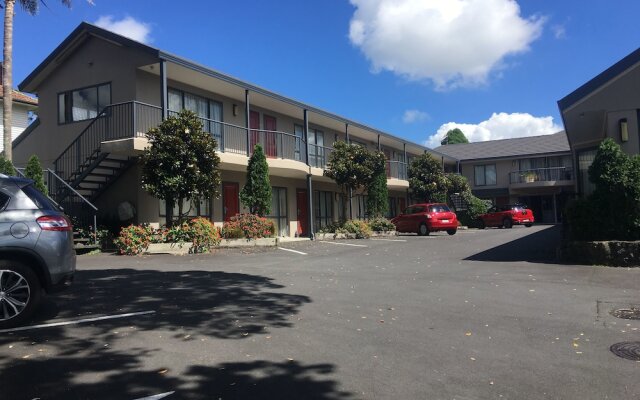 Cornwall Park Motor Inn