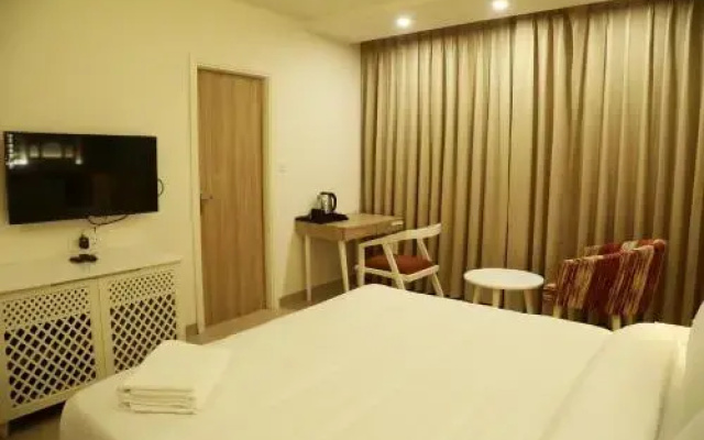 Hotel Ratangarh Palace