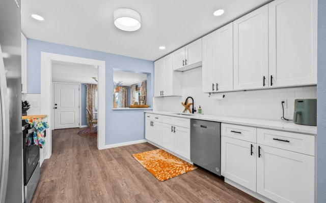 Coastal Sanctuary Near IMG and Beaches