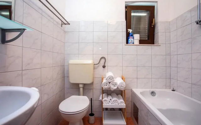 Nice Apartment in Marusici With Wifi and 3 Bedrooms