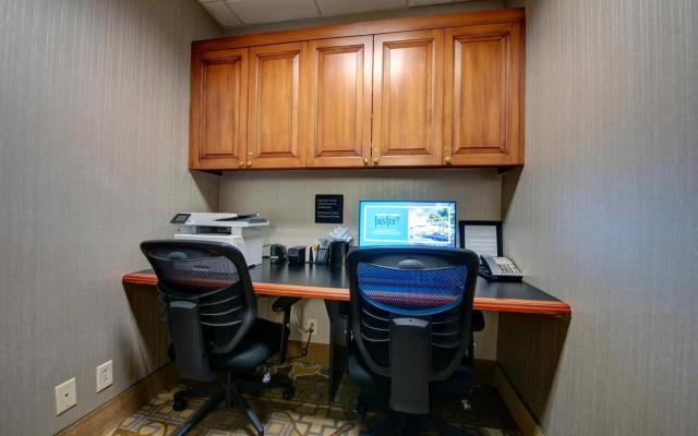 Hampton Inn & Suites Rockville Centre