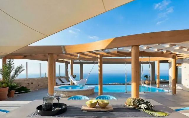 Luxury Villa With Heated Pool 700m to the Beach