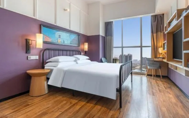 Happy Inn Hotel (Zhengzhou Erqi Wanda Plaza South Third Ring)