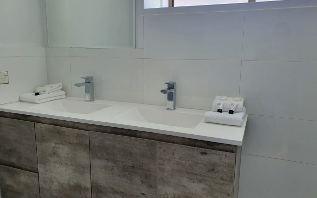 Montego Mermaid Beach Motel