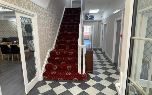 OYO Queens Hotel, Skegness Pier
