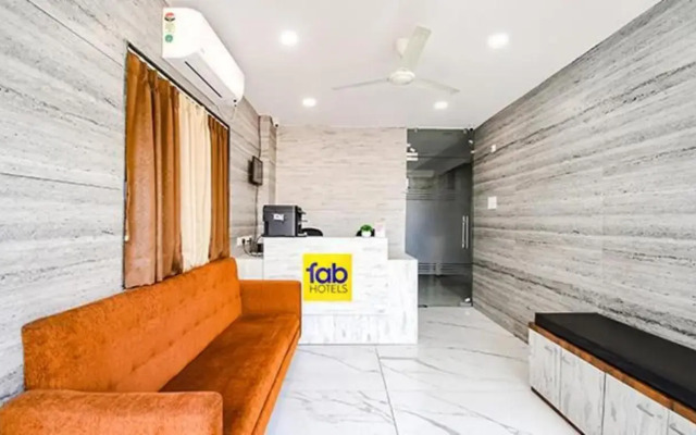 Fabhotel Dak Plaza