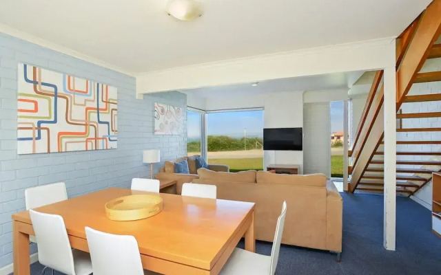 South Seas - Port Elliot Beachfront Apt - Wifi