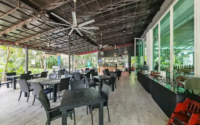 Mountain & Lake Views' Suite Cycas