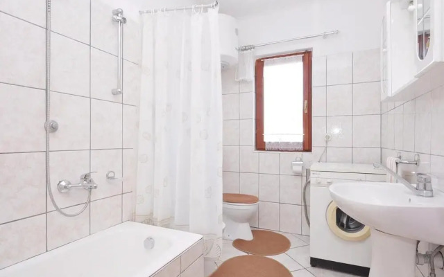 Amazing Home in Zadar With Wifi and 4 Bedrooms