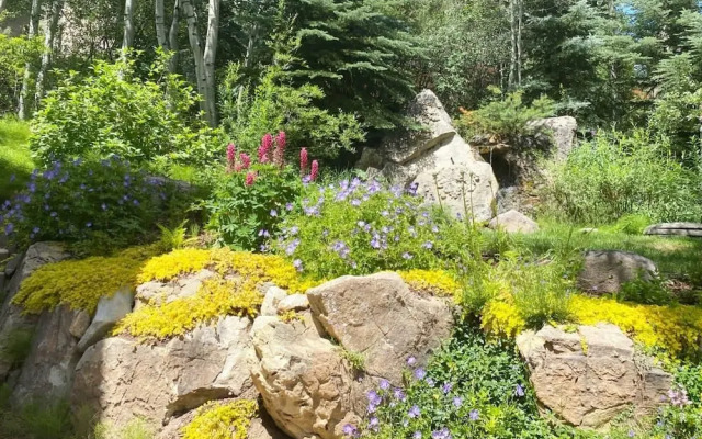 3 BR Penthouse w Hot-tub -mountain Views