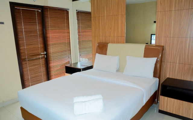 Exclusive Studio Room Atria Residence Apartment By Travelio