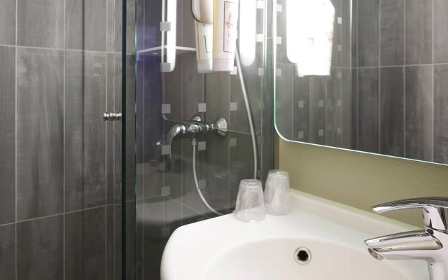 Ibis Paris Canal Saint Martin