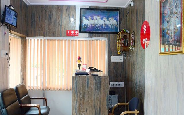 OYO 4255 The Crown Plaza