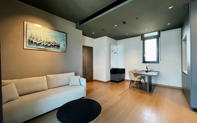 128 LIM - 2106 Stay Only Tower Suite