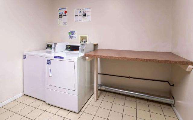 Days Inn & Suites by Wyndham Cherry Hill - Philadelphia