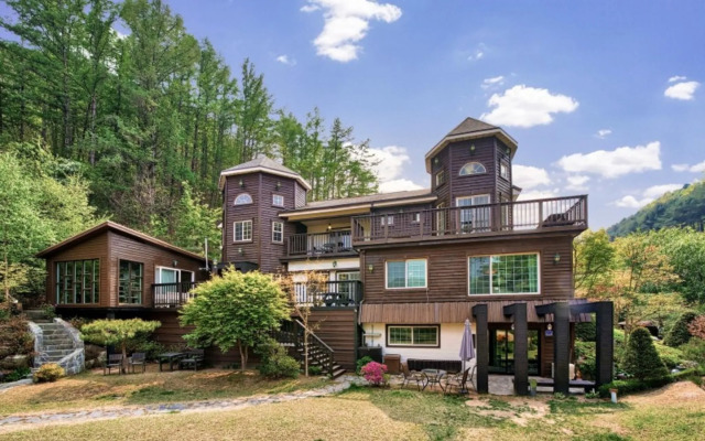 Hongcheon Fiction House Pension