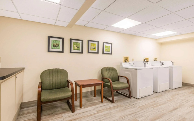 Quality Inn & Suites Tarpon Springs South