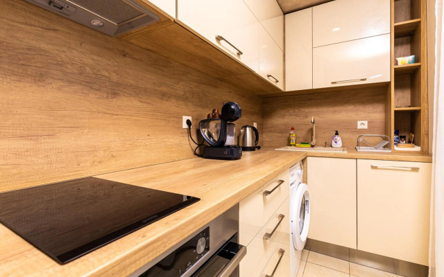 Sunny 1BD Apartment in OLD TOWN