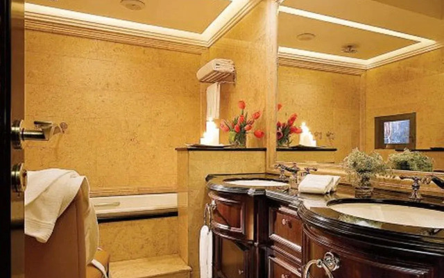 Han's Royal Garden Hotel