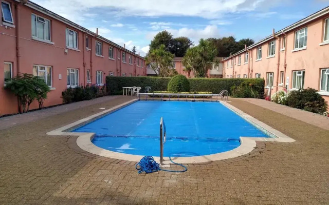 45 New Esplanade Court