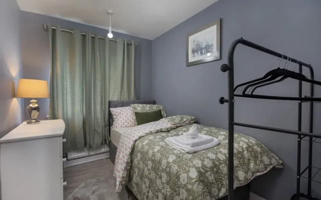 House -sleeps 8, Parking, Suitable for Contractors