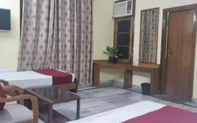 Hotel Shri Hari by OYO Rooms