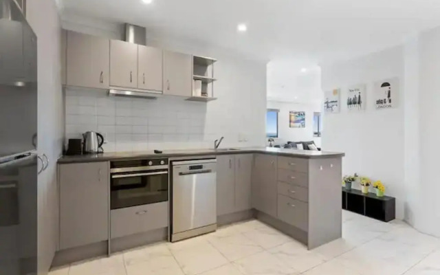 Eden Terrace Two Bedroom Free Parking