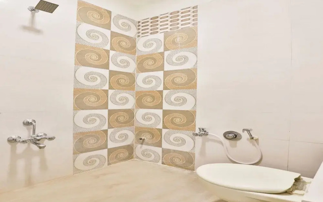 OYO Collection O 11610 Hotel Shreenath