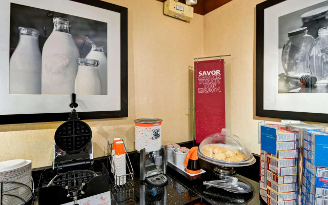 Hampton Inn Memphis-Poplar