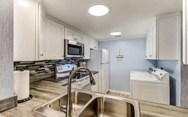 C114-amelia-surf-and-racquet