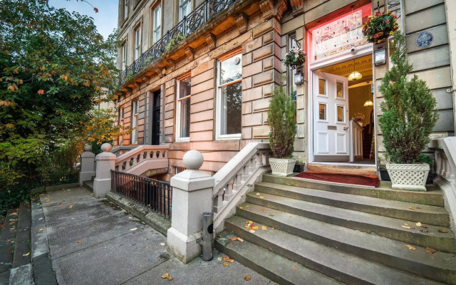 Kelvin Apartment