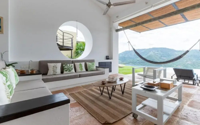 w Majestic 4BR Villa w Pool at Mesa de Yeguas